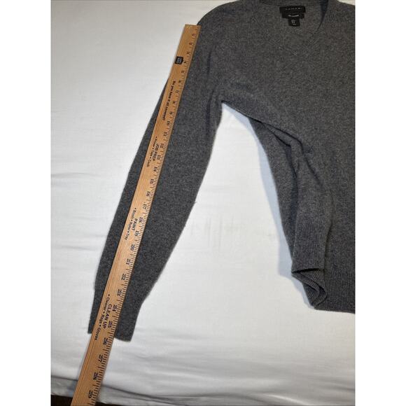 Tahari Gray 100% 2-Ply Cashmere V Neck Knit Sweater Womens Size Medium EUC - Picture 11 of 15